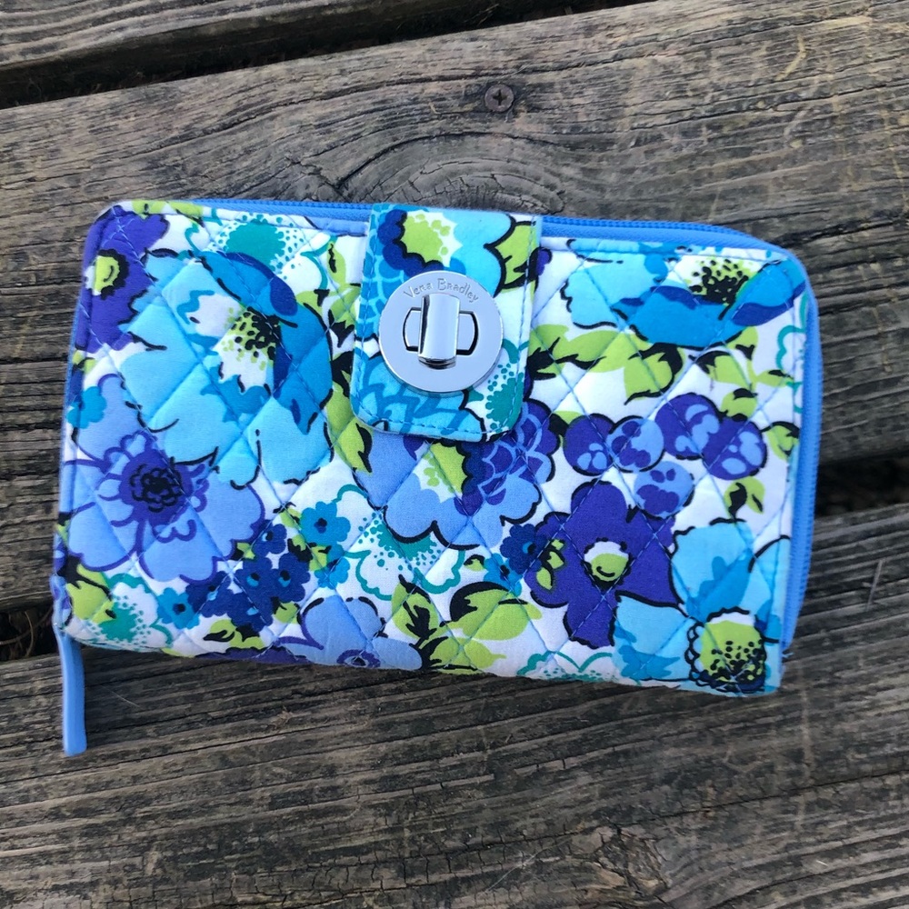 Vera Bradley lock wallet